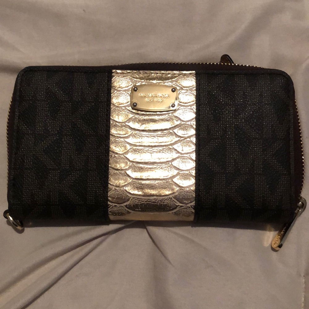 Michael kors wallet